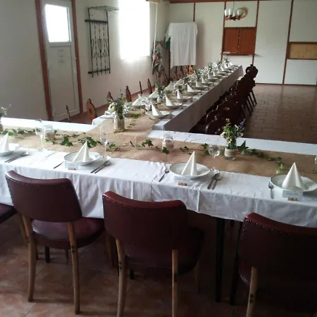 Autokemp Rusalka Lodge *
